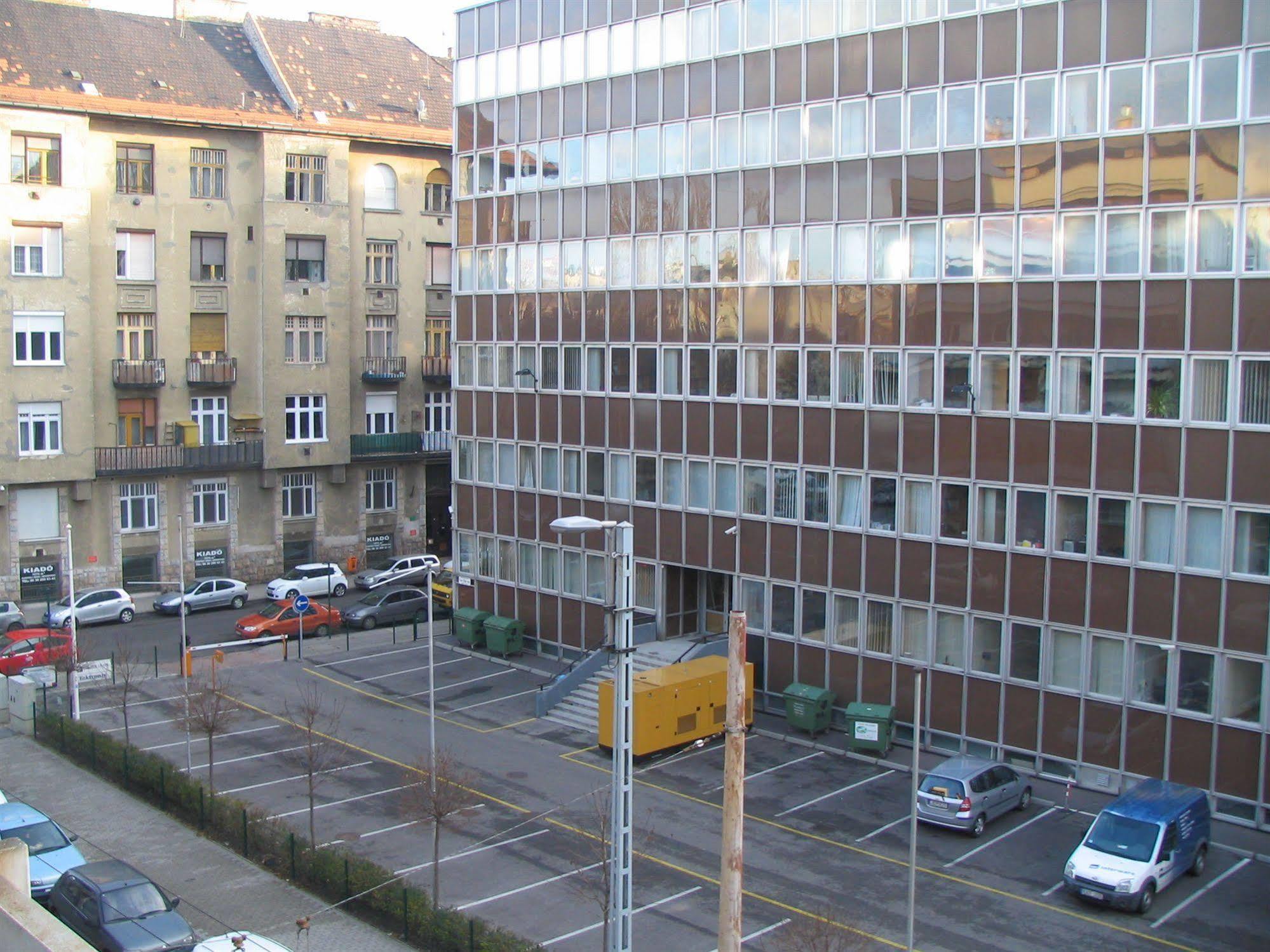 Apartments Leslie Будапеща Екстериор снимка