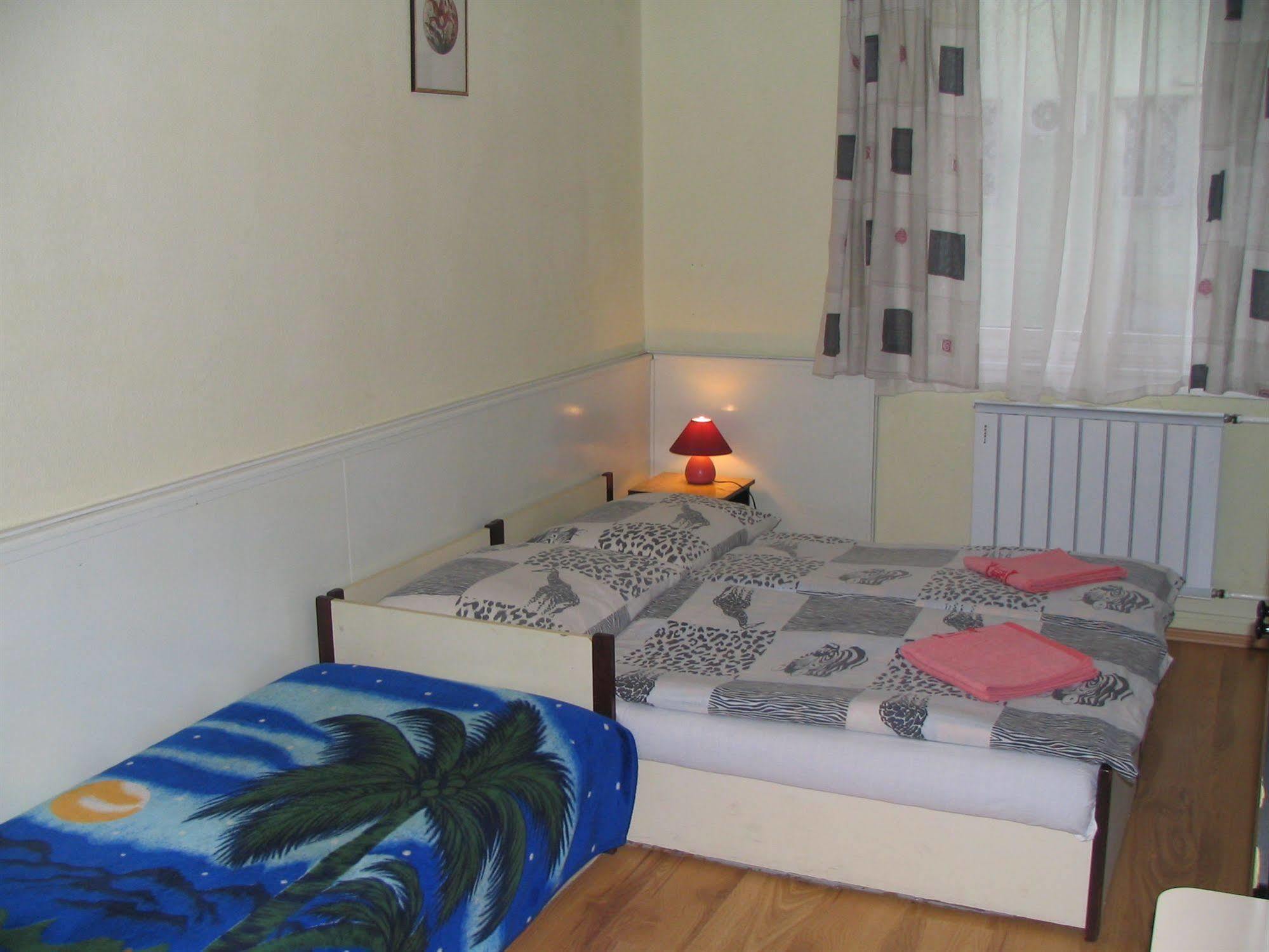Apartments Leslie Будапеща Екстериор снимка